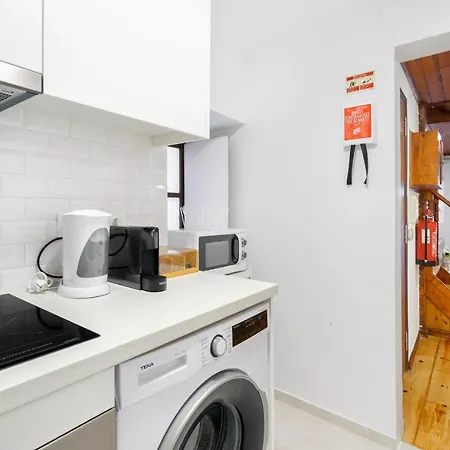 Whome Beco Patacas Perfect Location To Explore Lissabon